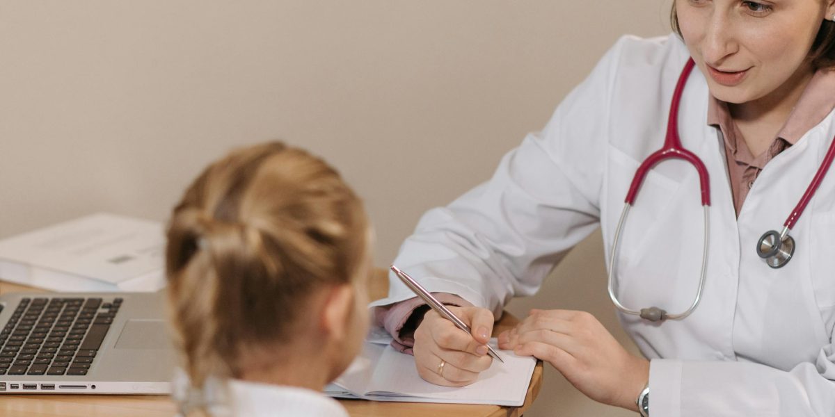A doctor empathetically listening to a patient in a comfortable clinical setting, demonstrating personalized care.